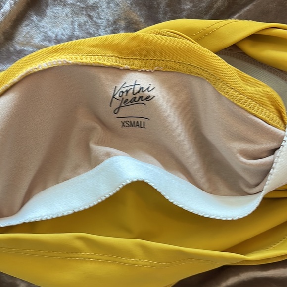 Kortni Jeane Swimsuit top - Picture 3 of 3